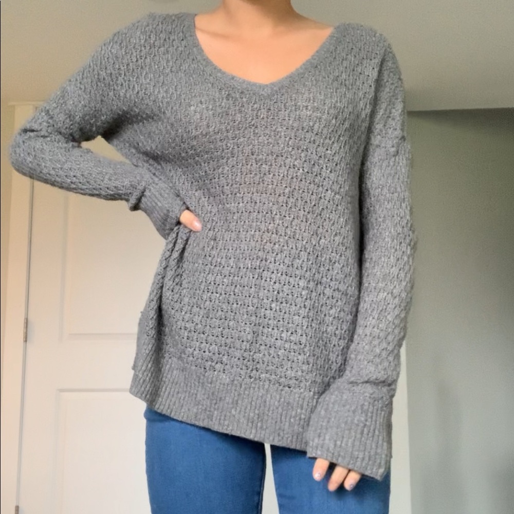 American Eagle V Neck Sweater
